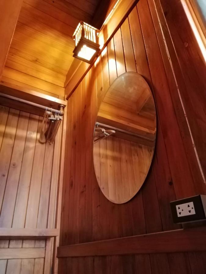Wood House Pattaya Hotel Bagian luar foto