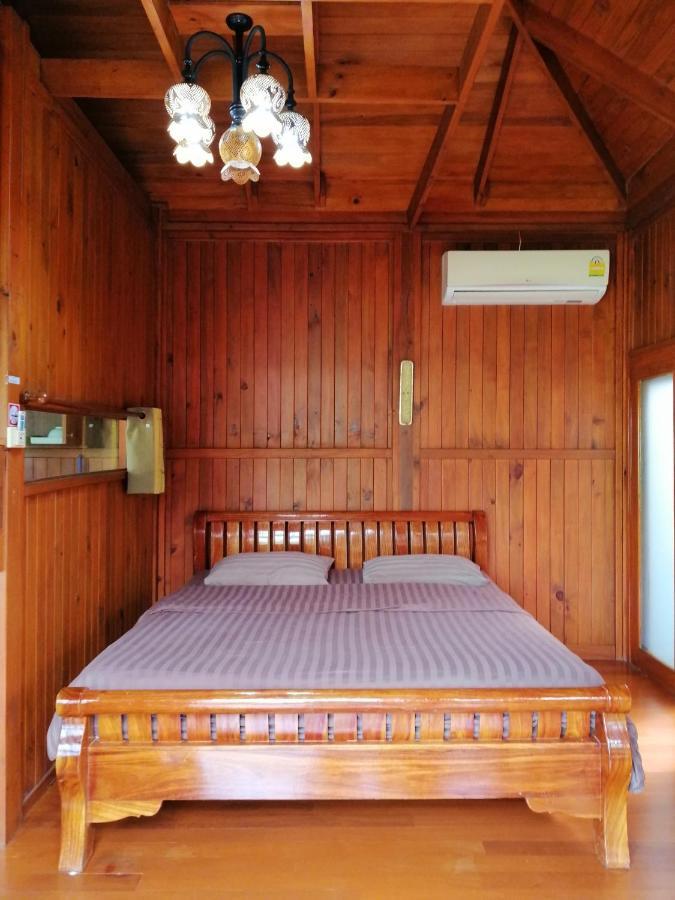 Wood House Pattaya Hotel Bagian luar foto