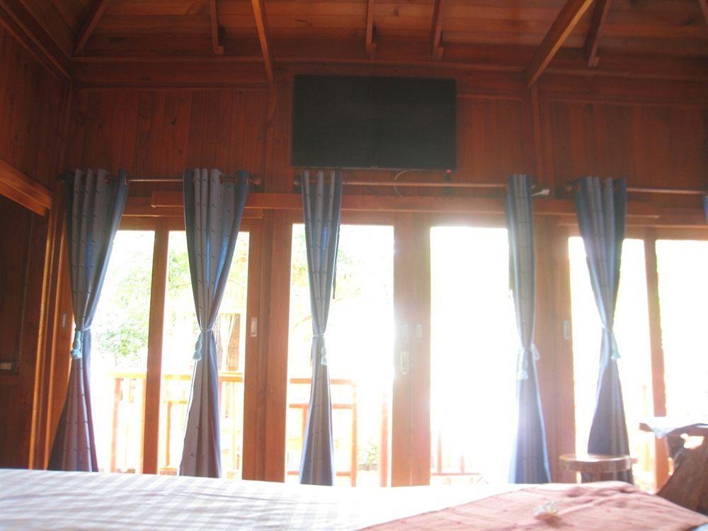 Wood House Pattaya Hotel Bagian luar foto