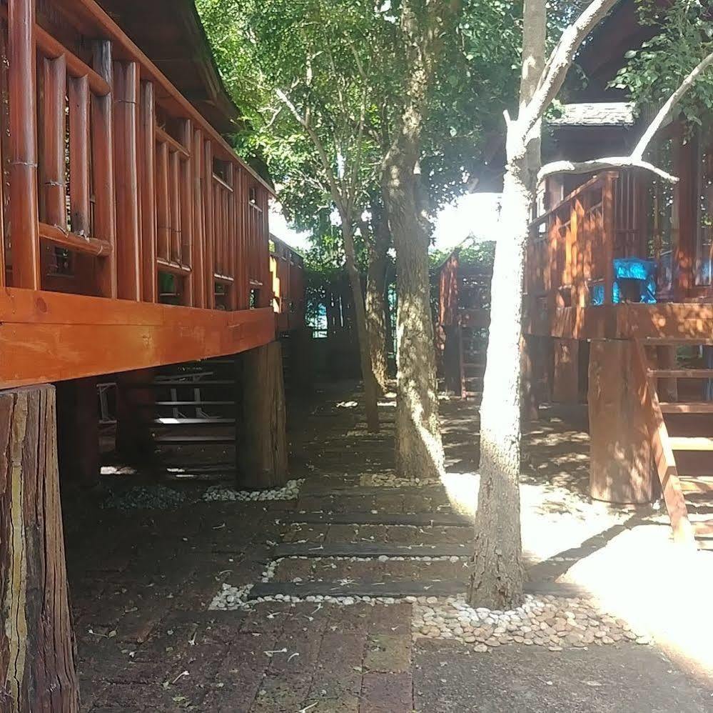 Wood House Pattaya Hotel Bagian luar foto