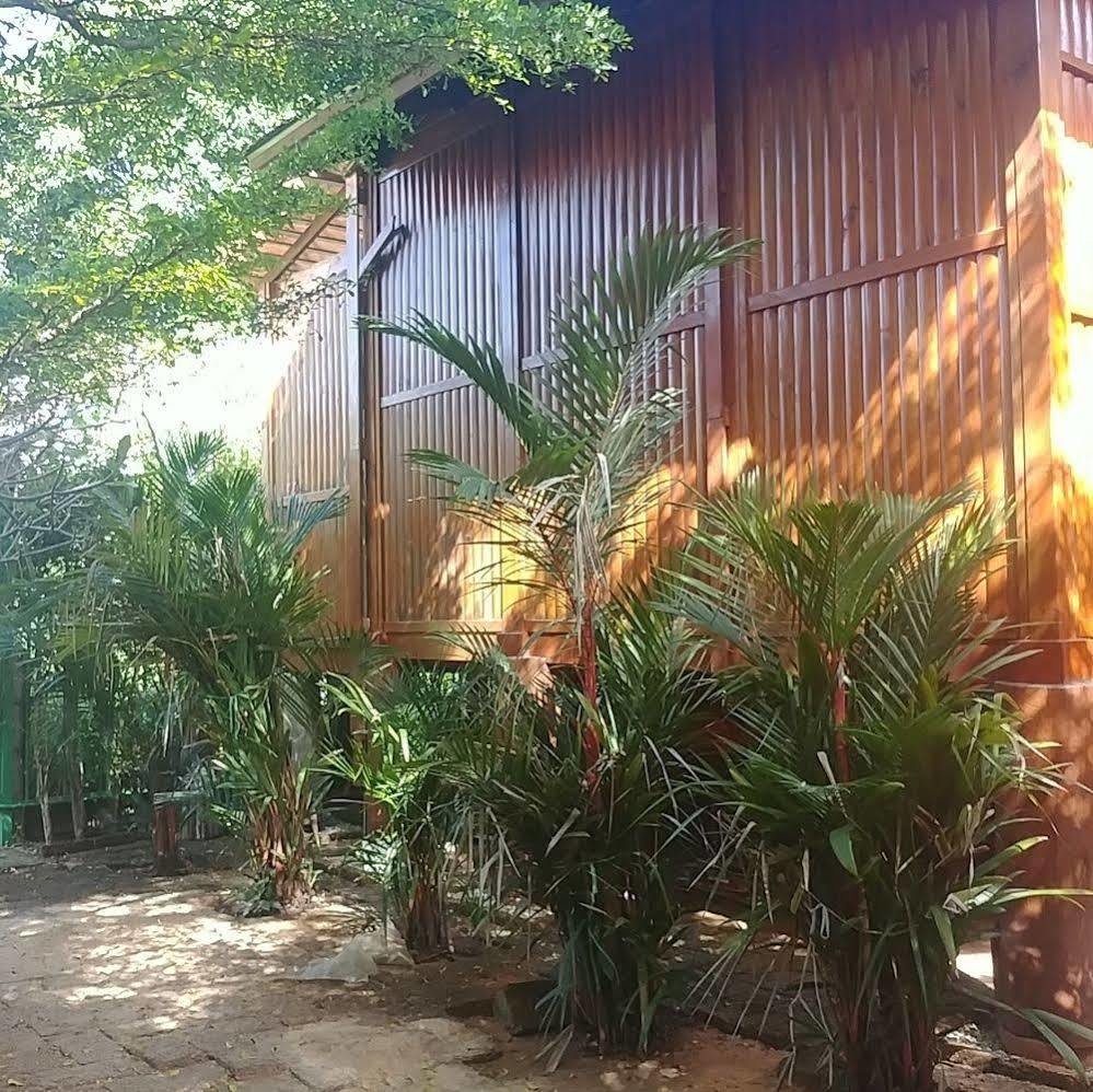 Wood House Pattaya Hotel Bagian luar foto