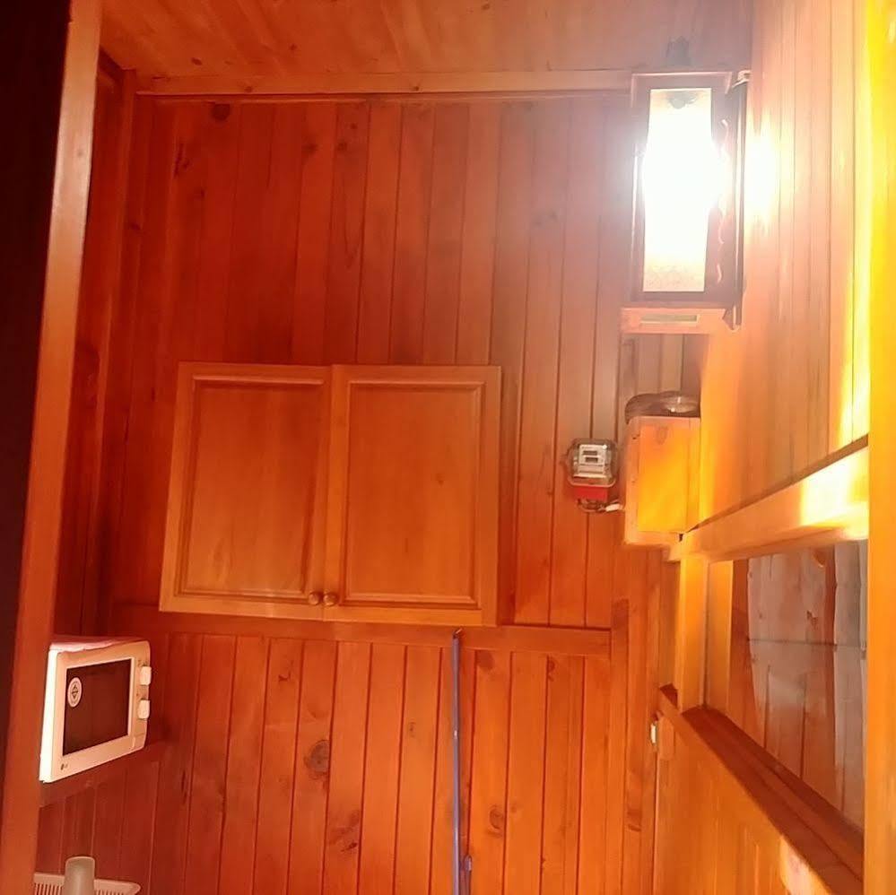 Wood House Pattaya Hotel Bagian luar foto