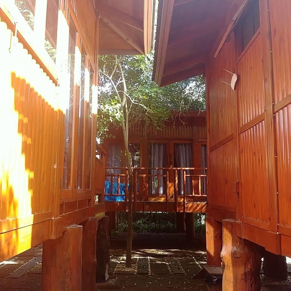 Wood House Pattaya Hotel Bagian luar foto